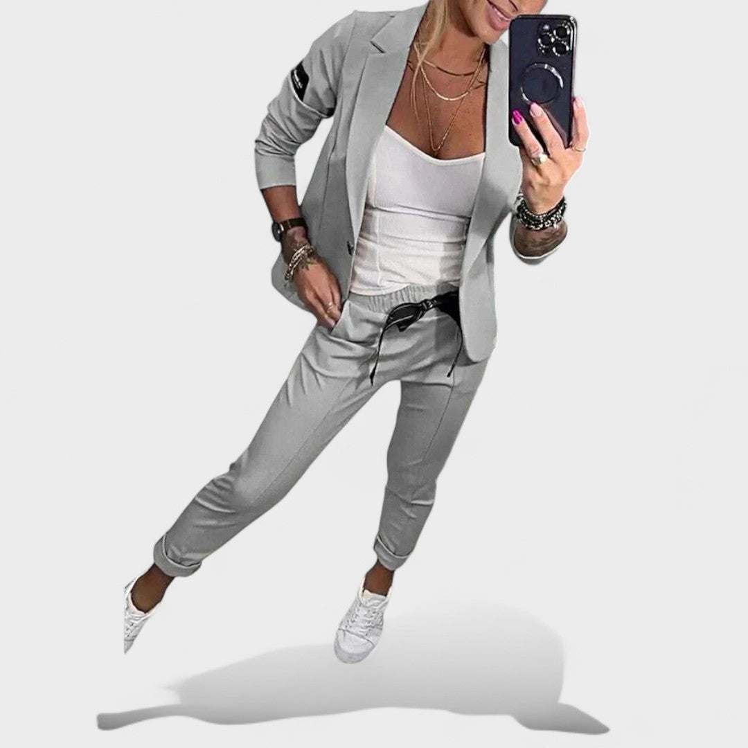 Nika – Prilagođeni komplet: mekani sako i široke hlače