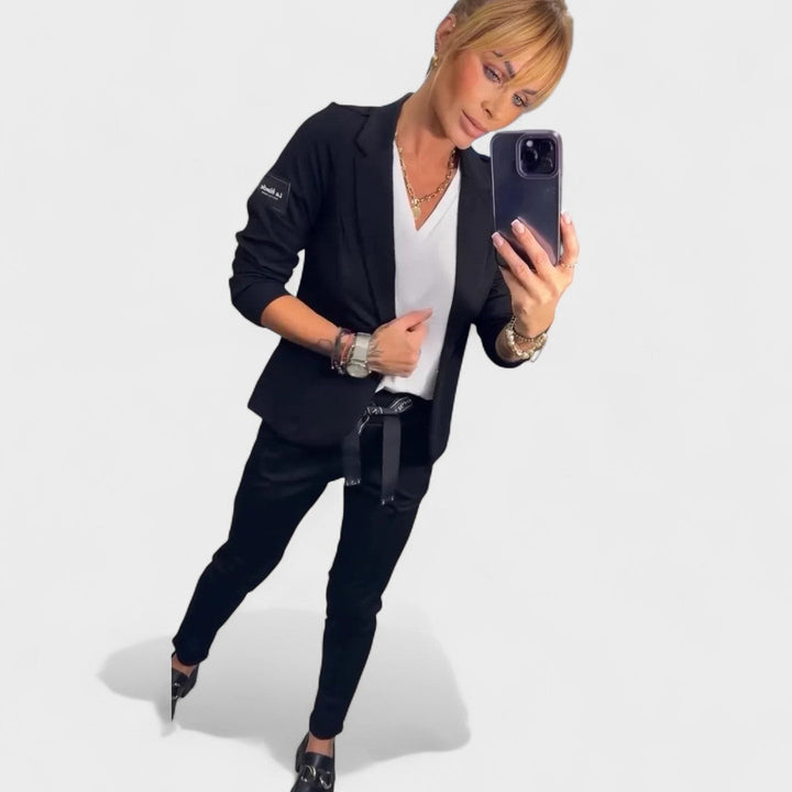 Nika – Prilagođeni komplet: mekani sako i široke hlače