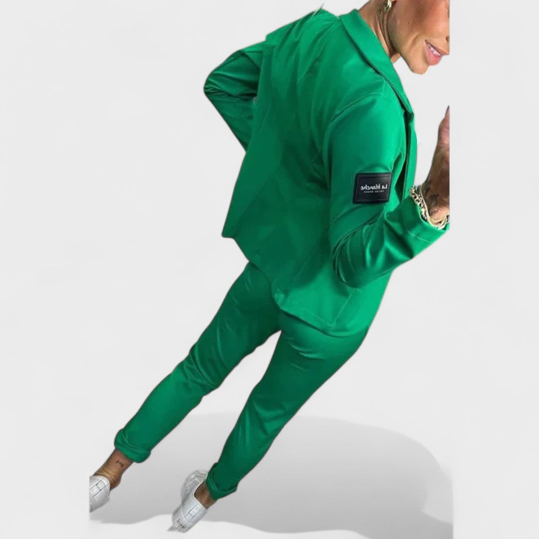 Nika – Prilagođeni komplet: mekani sako i široke hlače