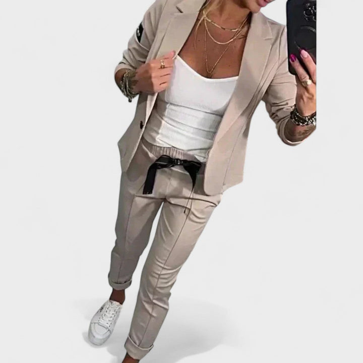 Nika – Prilagođeni komplet: mekani sako i široke hlače