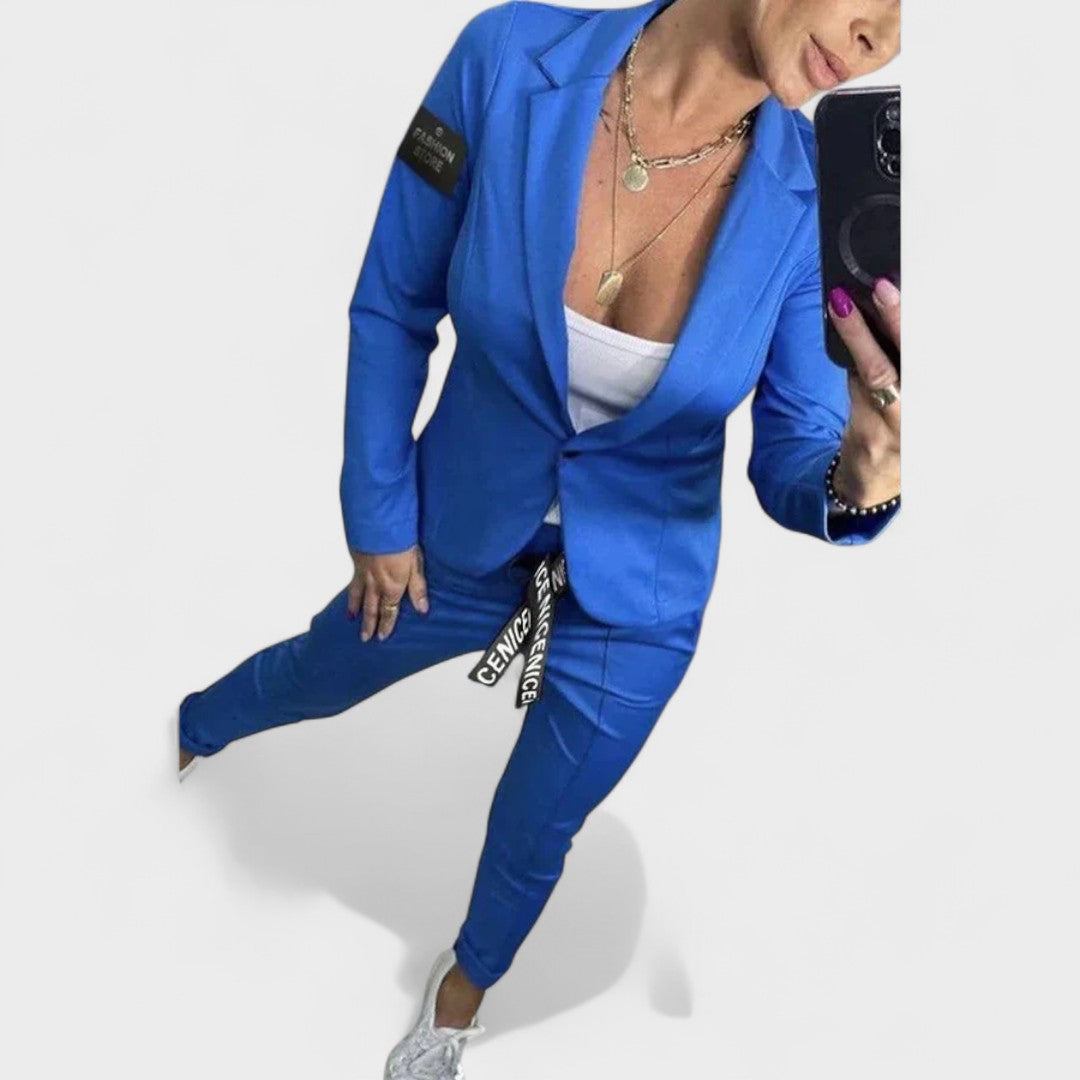 Nika – Prilagođeni komplet: mekani sako i široke hlače