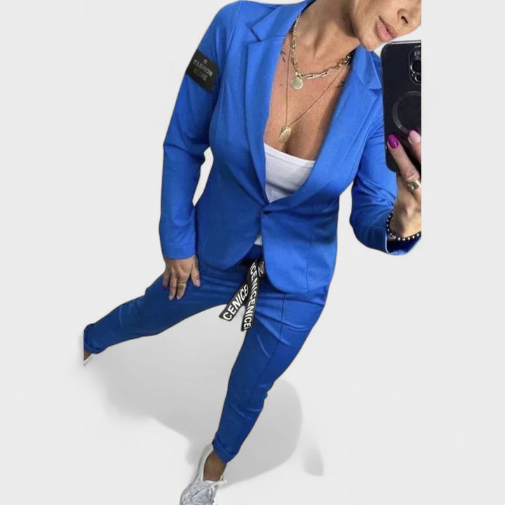 Nika – Prilagođeni komplet: mekani sako i široke hlače