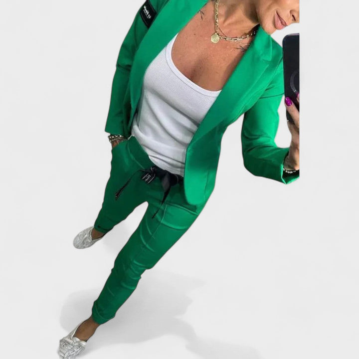 Nika – Prilagođeni komplet: mekani sako i široke hlače