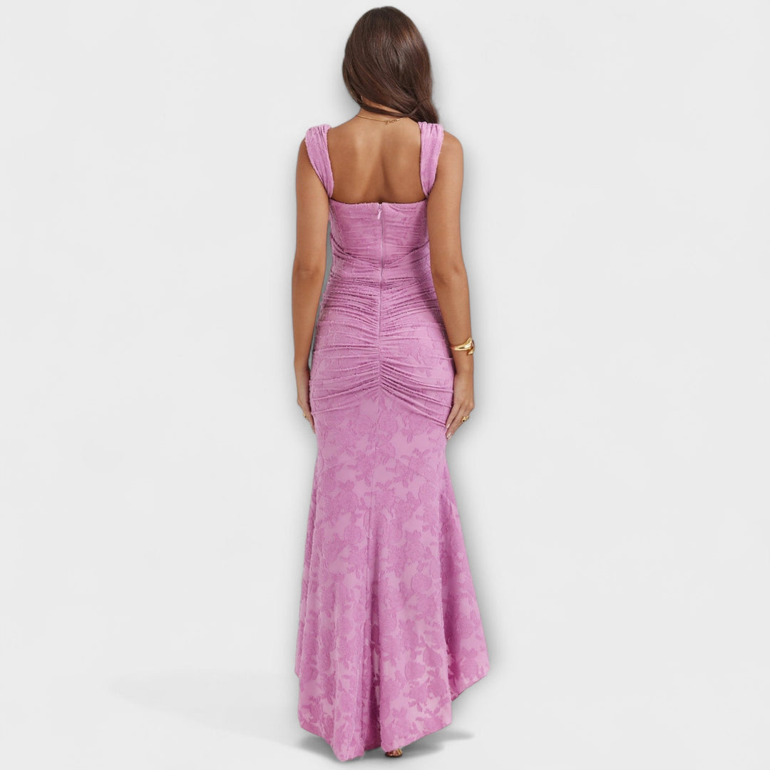 Duga Haljina s Elegantnim i Rafiniranim Korsetom