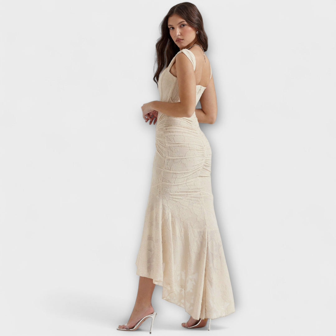 Duga Haljina s Elegantnim i Rafiniranim Korsetom