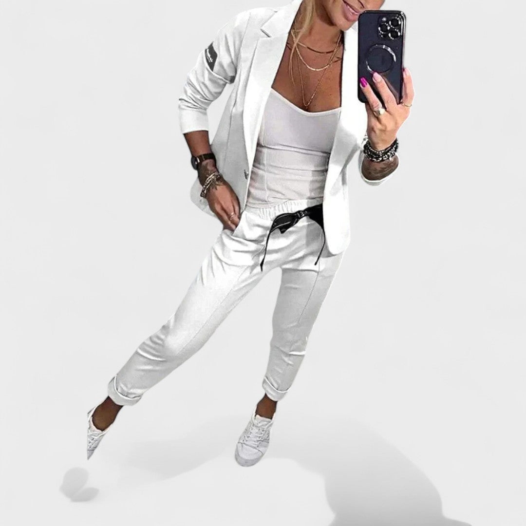 Nika – Prilagođeni komplet: mekani sako i široke hlače